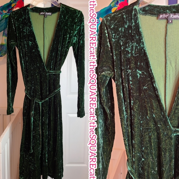 Betsey Johnson 💚 GREEN sexy stretchy velvet wrap style long sleeves midi dress! - Picture 3 of 6
